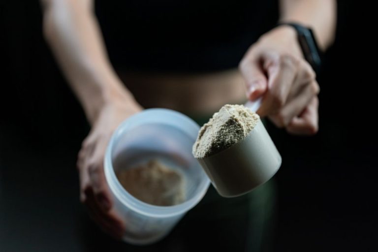 Whey Protein Benefits: What It’s For, Types, and How to Take It