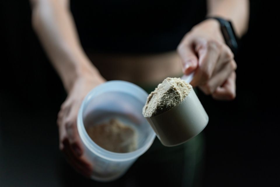 Benefícios do Whey Protein: Para que serve, Tipos e Como Consumir
