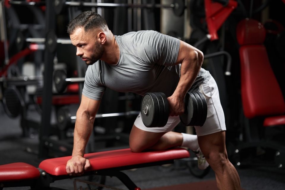 Treino de Costas: Exercícios, benefícios e como montar um treino eficiente