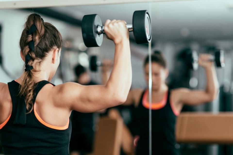 Entrenamiento de Hombro: Ejercicios y Consejos para Hombros Fuertes y Definidos