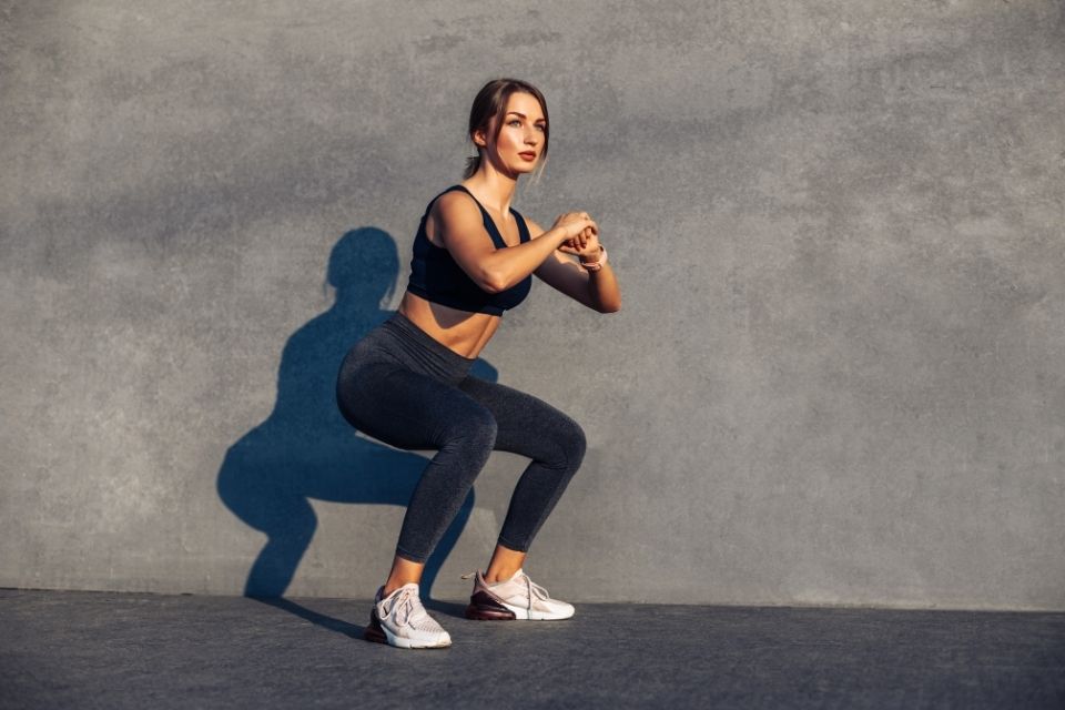 O que é isometria: Conheça os exercícios que fortalecem sem movimento