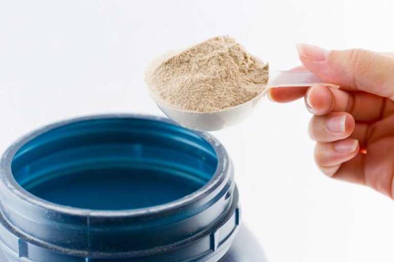 Pré treino C4: Vale a pena? Efeitos, como tomar e tipos disponíveis