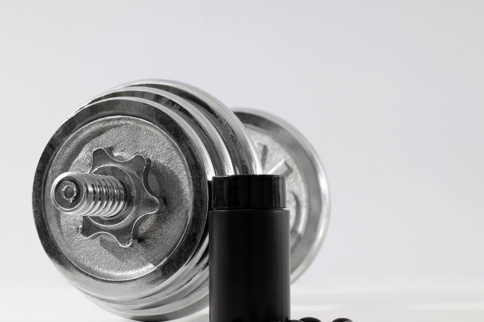 Pré-treino Max Titanium: O suplemento para mais força e performance