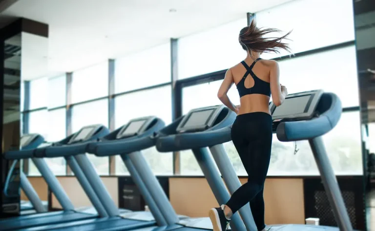 Treino de Academia para Intermediário: A Hora de Abandonar o Treino Genérico e Começar a Progredir