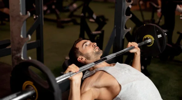 Sequência Perfeita de Exercícios no Dia de Peito e Tríceps