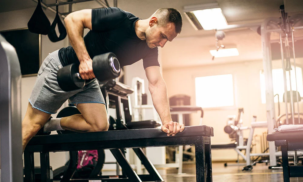 Como Treinar Costas sem Máquina: Variações com Halteres e Peso do Corpo