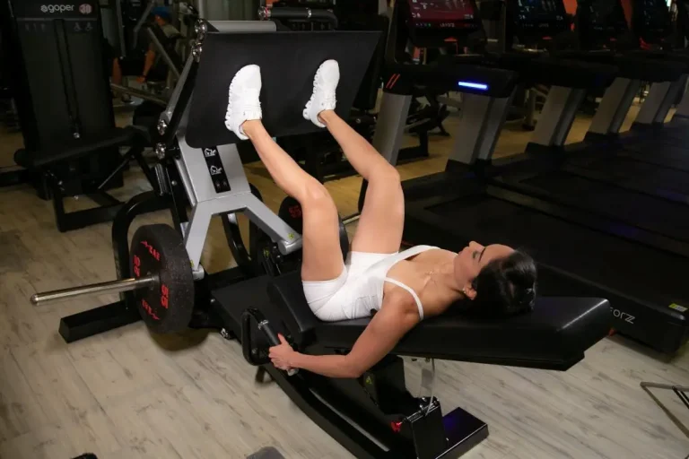 How many kilograms should a leg press use for beginners?